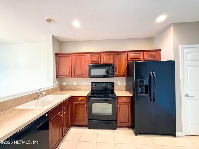 Foto del edificio - 8128 Summerside Cir