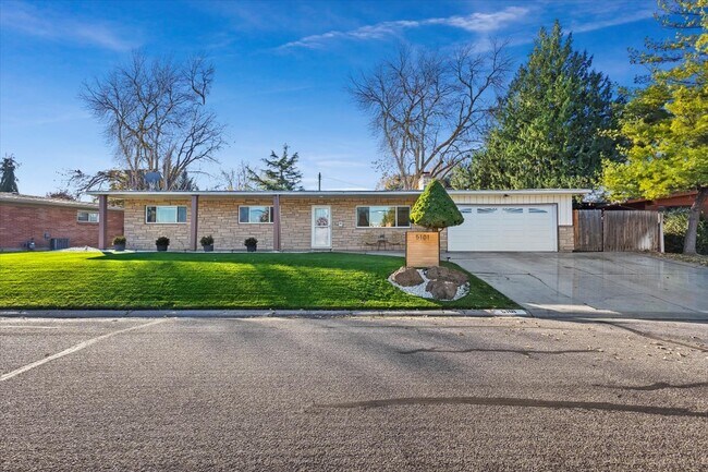 Building Photo - 5101 Bel Air St