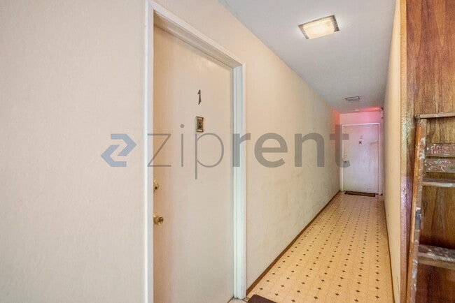 Building Photo - Unit 1