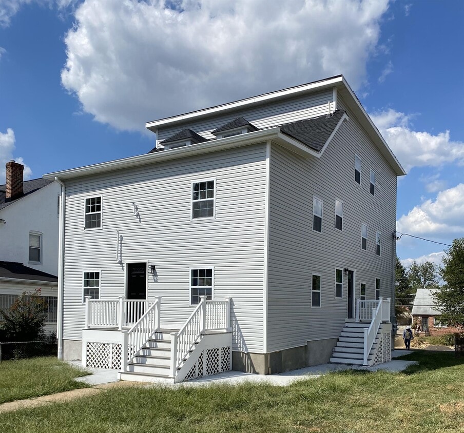 Photo - 4108 Groveland Ave-1A Available $700