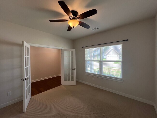 Building Photo - Gorgeous 3 BR, 2.5 Bath + Bonus, Study & F...