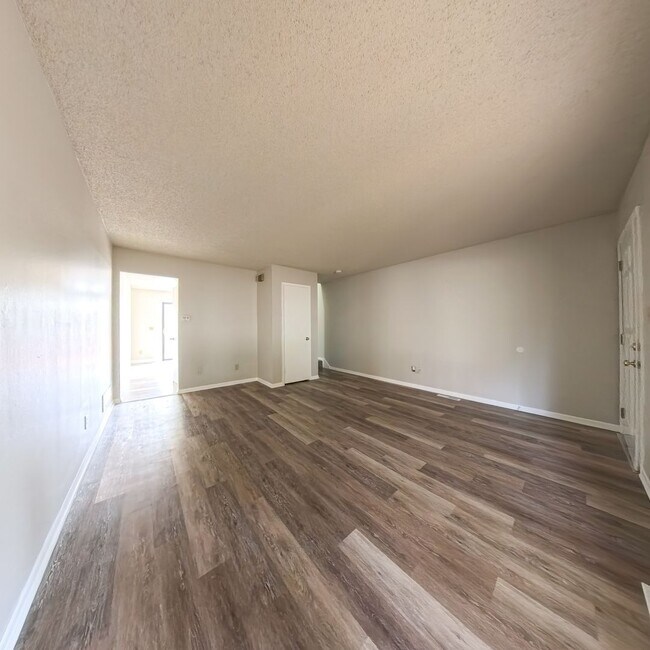 Foto del edificio - 611 Hickory Hill Ln