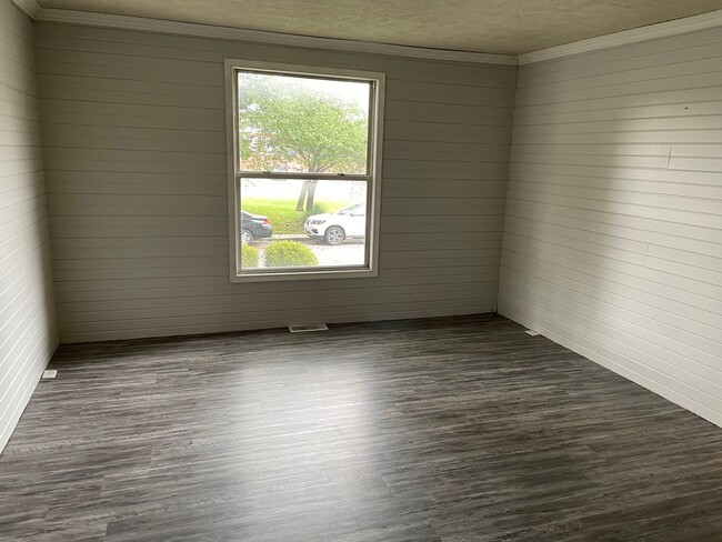 Building Photo - 3 Bedroom House Steps Away From Washington...