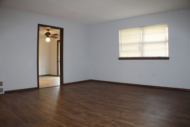 Building Photo - 628 Moraine Ave