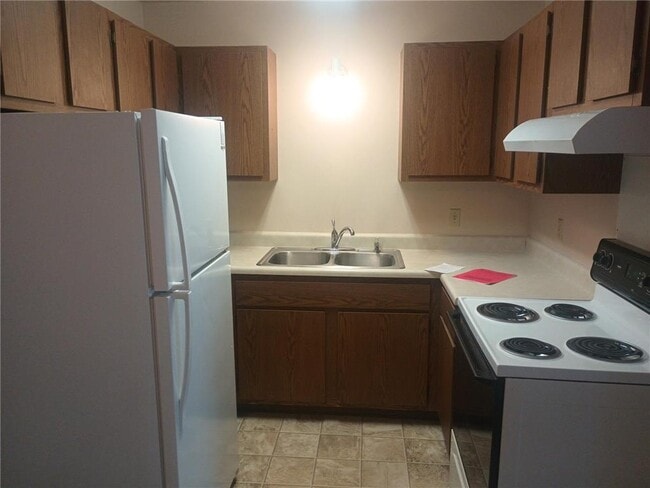 Building Photo - 200 10th Ave SE