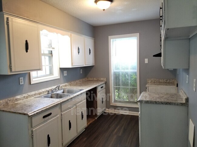Foto del edificio - 6166 Berrypick Ln