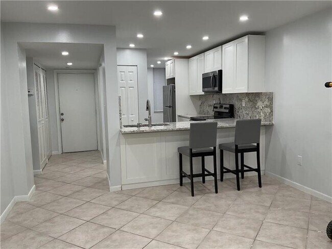 Foto del edificio - 6800 Cypress Rd