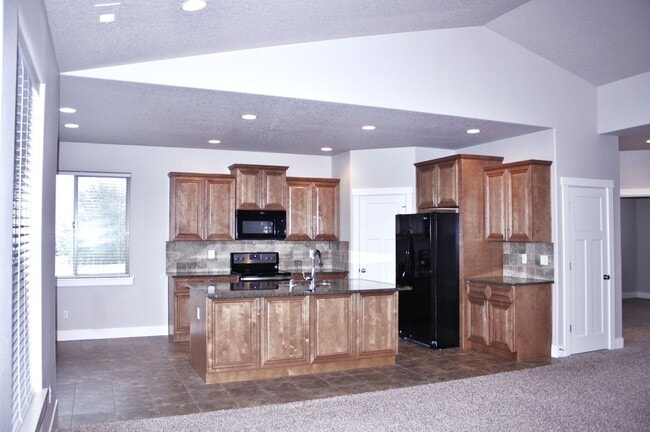 Building Photo - 568 Punkie Ln