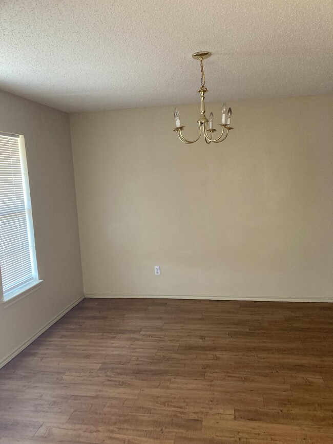 Building Photo - 542 Amigos Ln