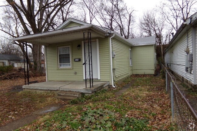 Building Photo - 229 E Southern Heights Ave