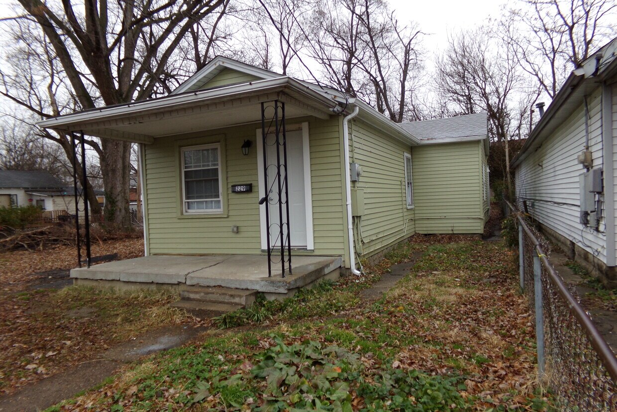 Primary Photo - 229 E Southern Heights Ave