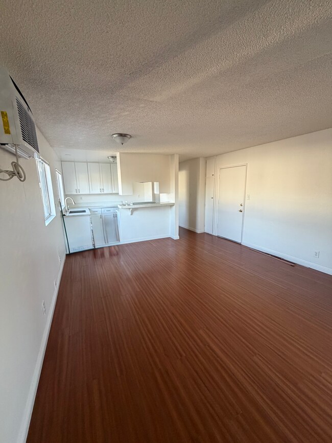 Foto del edificio - 525 Jacmar Dr