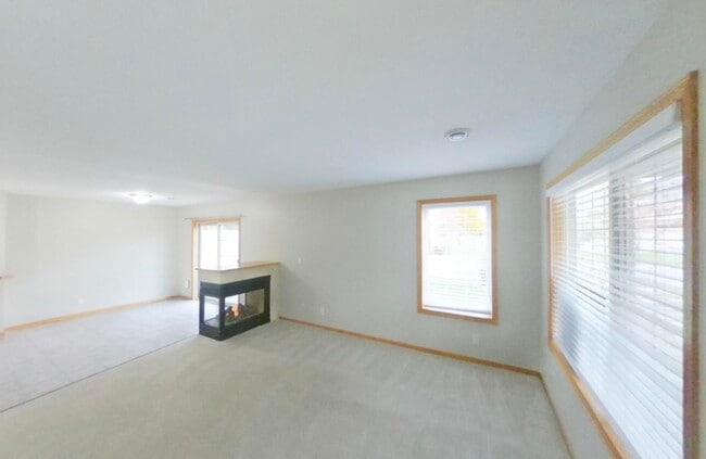 Building Photo - Available In Flay Ave N Available In Flay Ave N