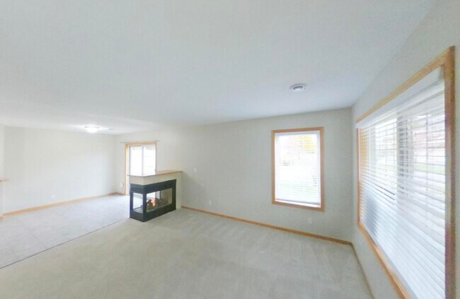 Foto del edificio - Available In Flay Ave N Available In Flay Ave N