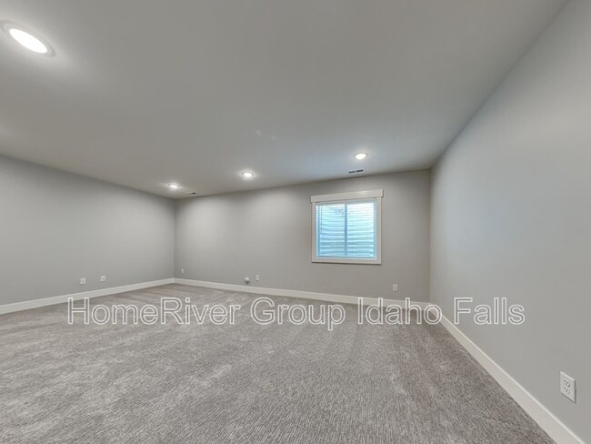 Building Photo - 7224 Hamden Ave