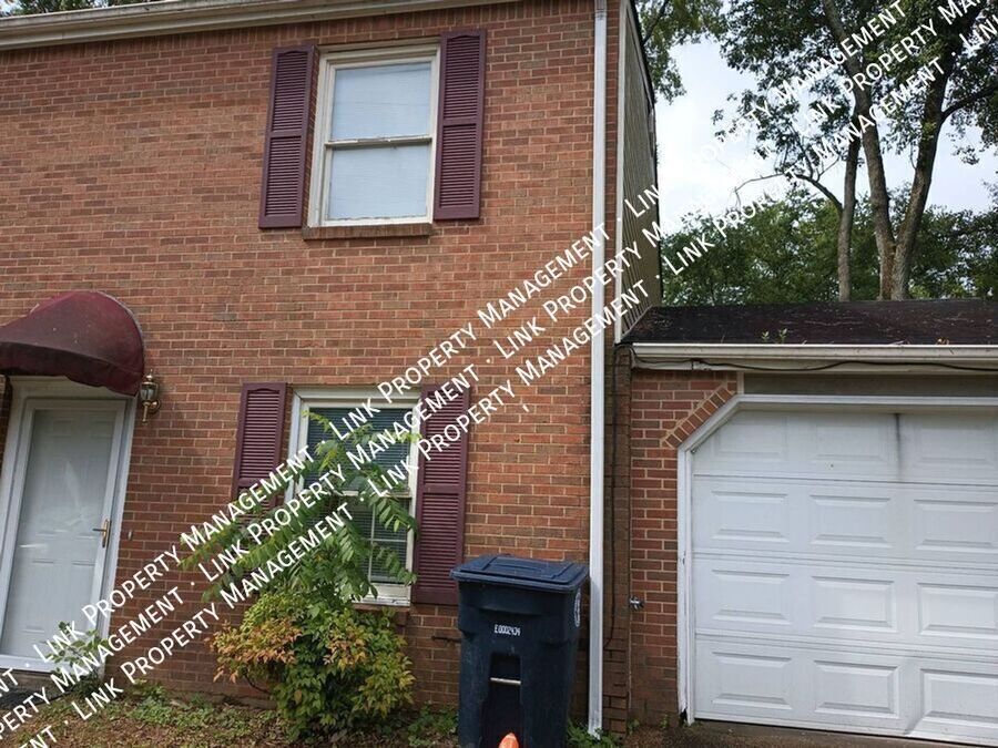 Primary Photo - This 2 bedroom Townhome with 1.5 baths, Ga...