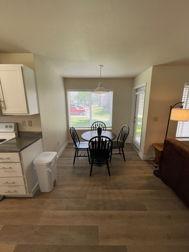 Foto del edificio - 604 N Columbia Center Blvd