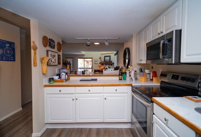 Building Photo - 2829 Springdale Ln