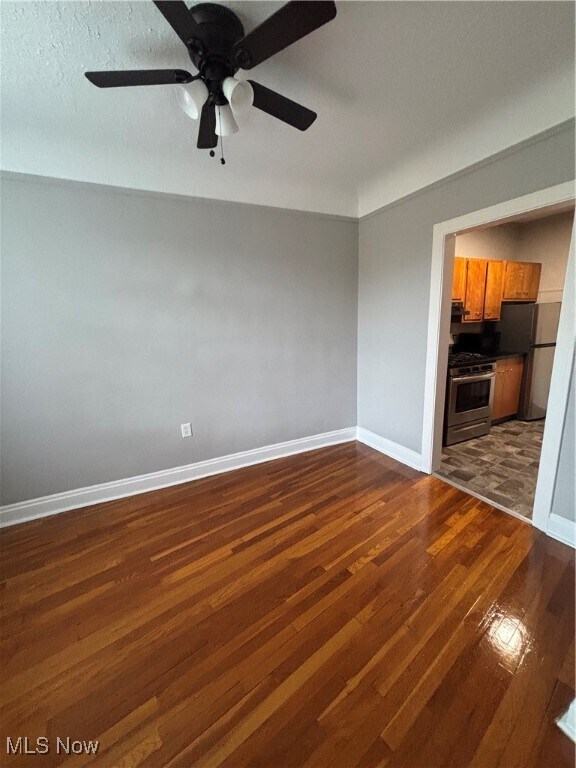 Foto del edificio - 9907 Lake Ave