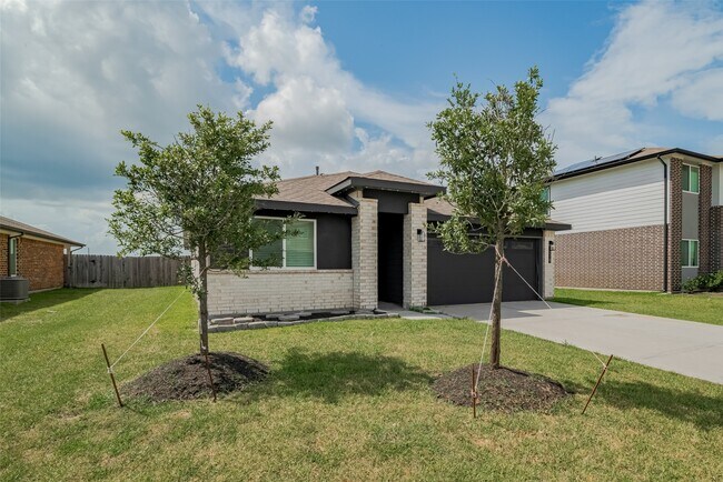 Foto del edificio - 14519 Sweetwater Dr
