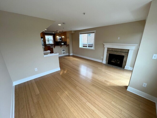 Building Photo - Ballard Townhome