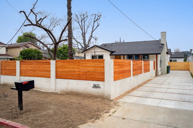 Building Photo - 19433 Valerio St