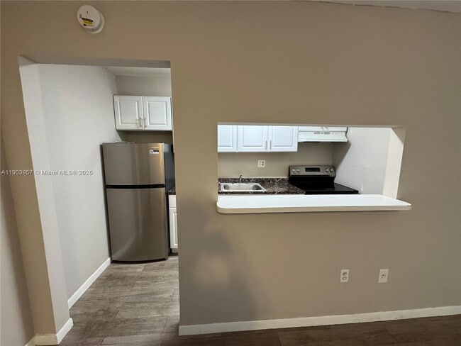 Building Photo - 3300 S Dixie Hwy