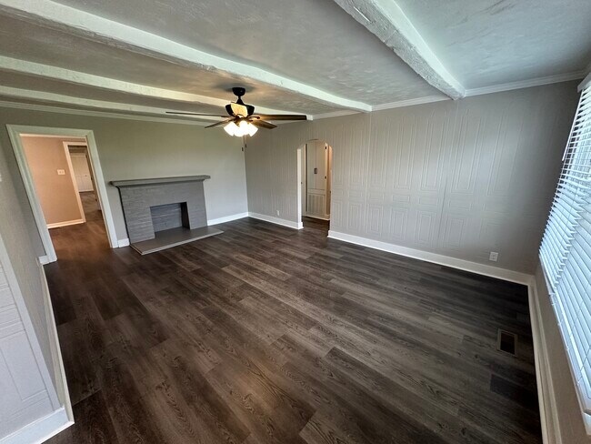 Building Photo - 5574 US Highway 60 W