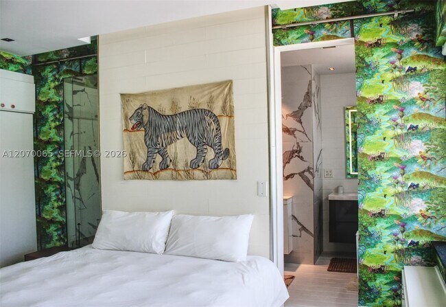 Foto del edificio - 4710 Pine Tree Dr