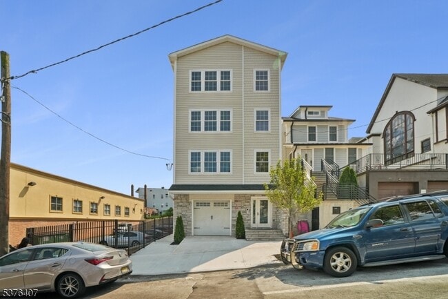 Building Photo - 200 Montclair Ave