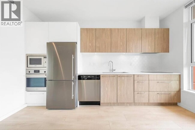 Building Photo - 691 North Rd