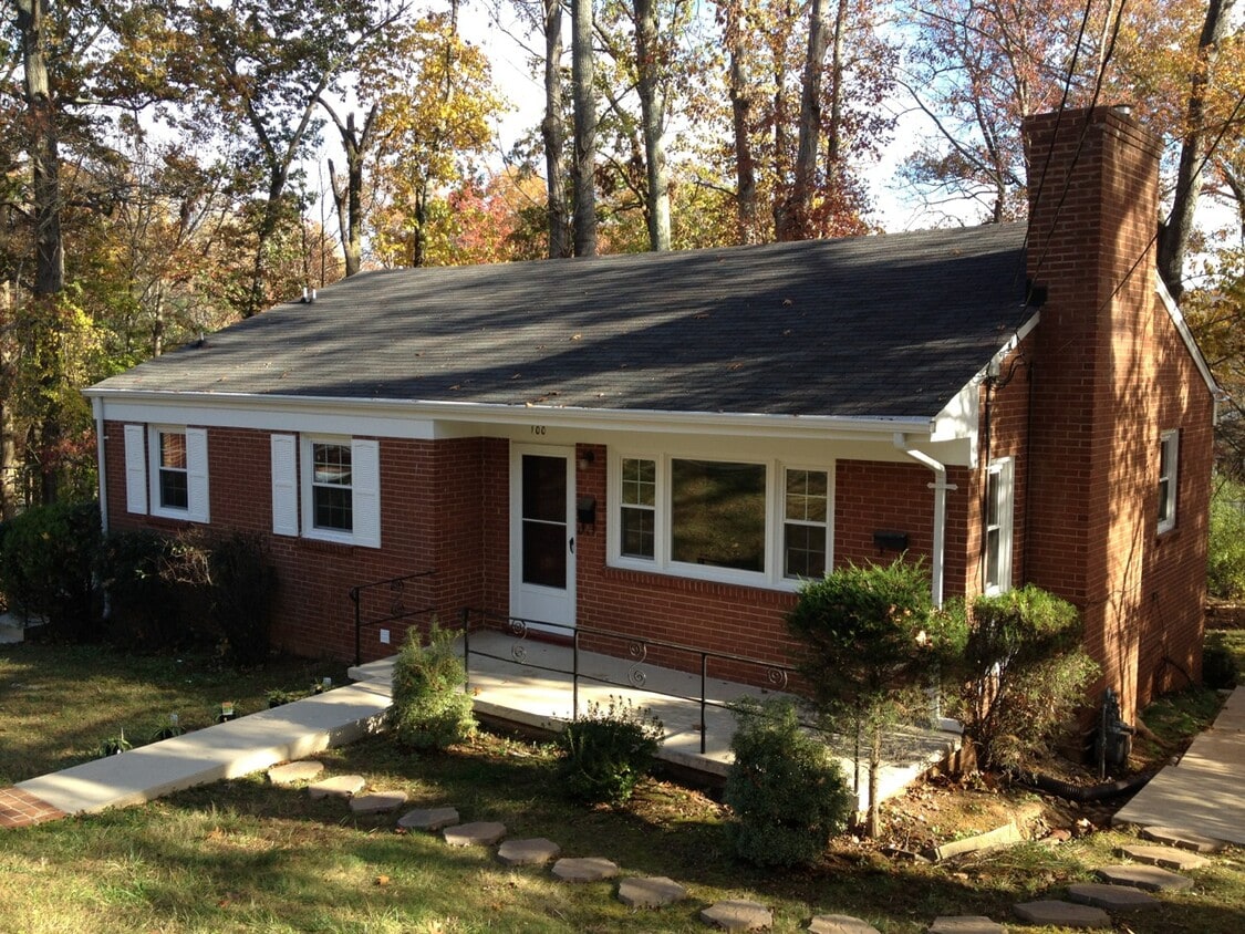 Photo - 100 Marion Ct (Charlottesville, VA)
