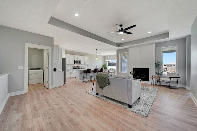 Building Photo - Beautiful Luxury Townhome