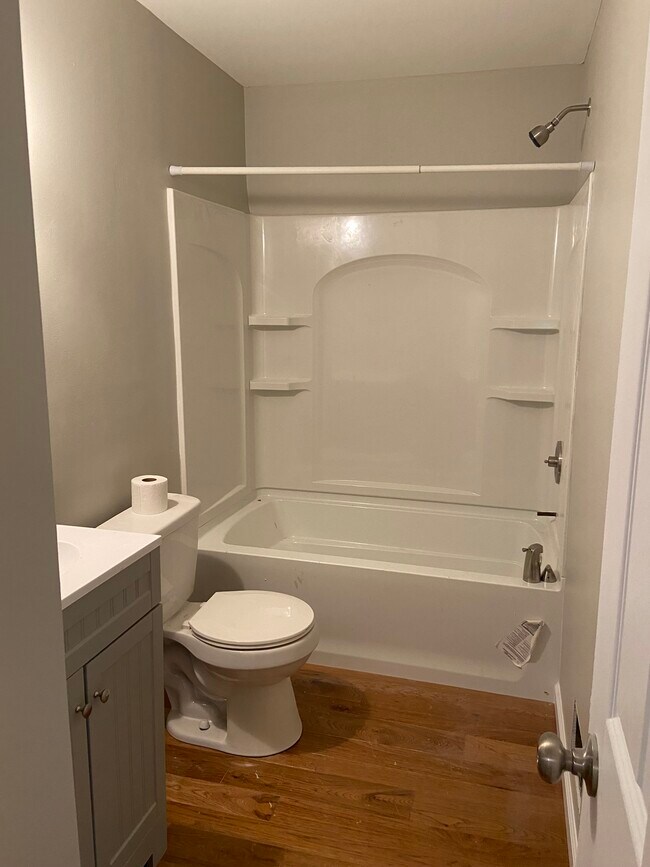 Baño - 793 Robertson Dr