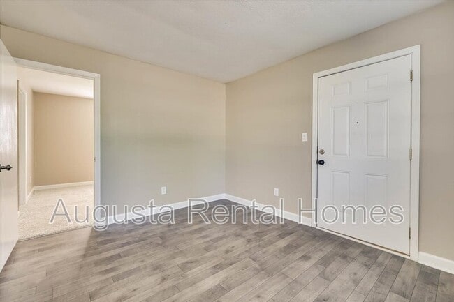 Foto del edificio - 319 A Verdery Drive