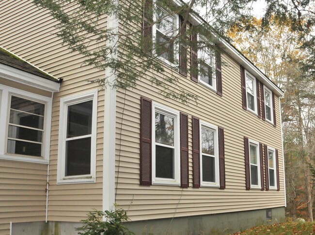 Building Photo - 640 River Rd