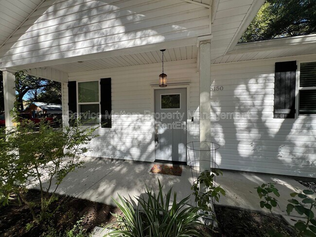 Foto del edificio - 6150 Franklin St