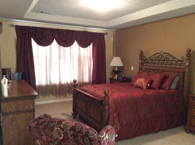 Building Photo - wow nice home! gated with 4 bedrooms