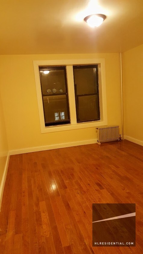 Primary Photo - 900 E 18th St