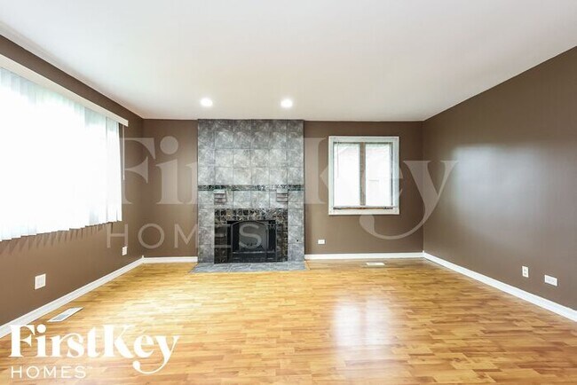 Building Photo - 5911 Clarendon Ct