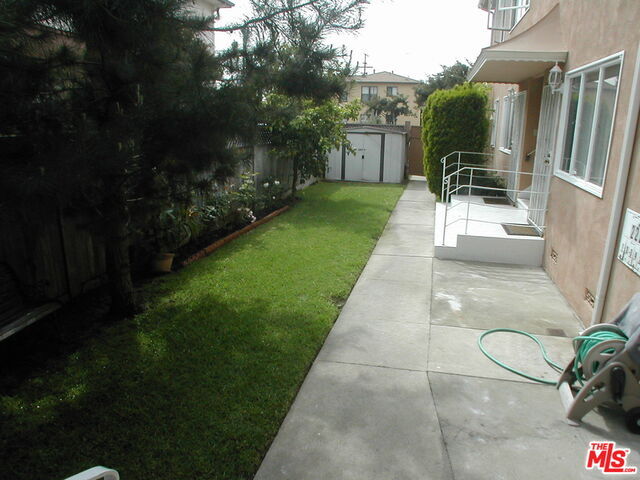Foto del edificio - 2221 Ocean Park Blvd