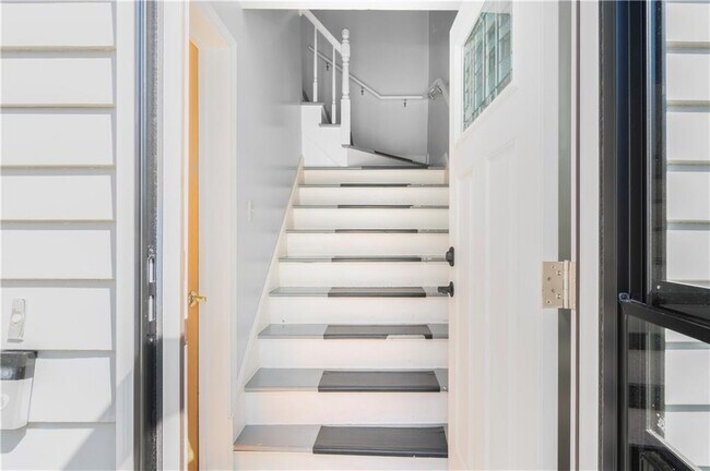 Building Photo - 706 Hope St