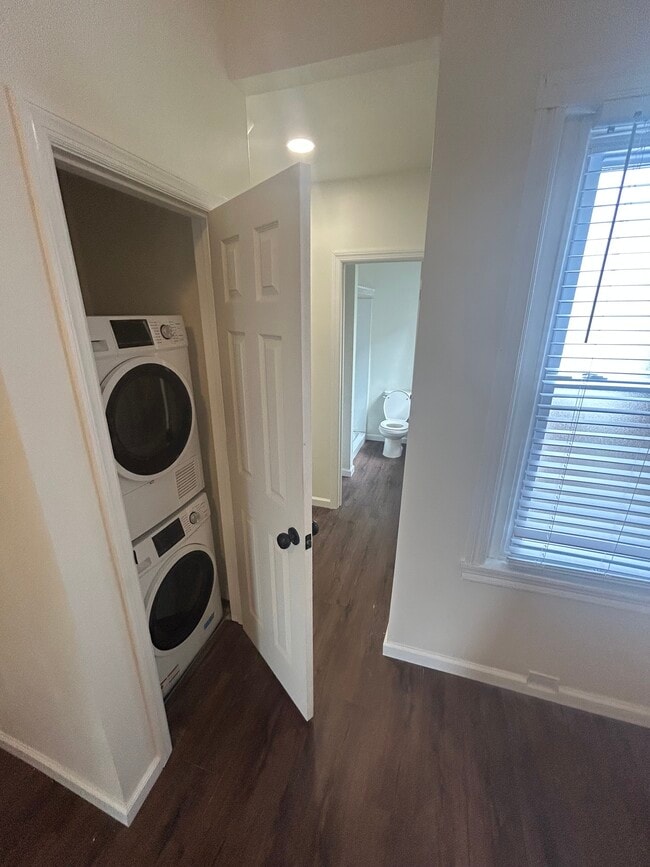 In-unit washer/dryer - 905 W Susquehanna Ave