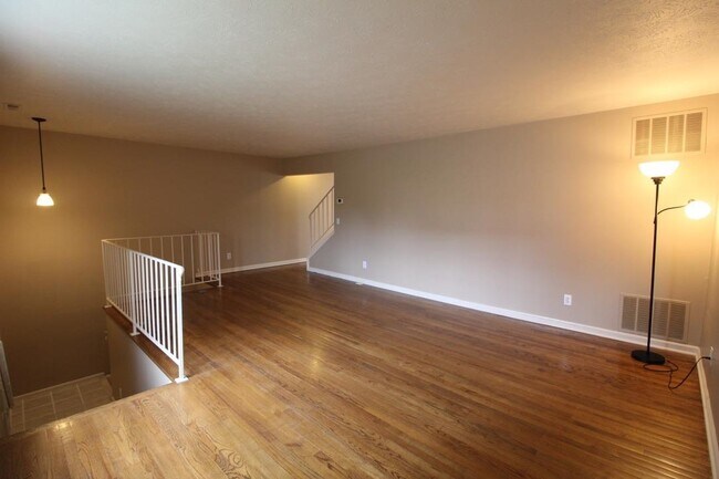 Building Photo - 907 Meadowlark Dr
