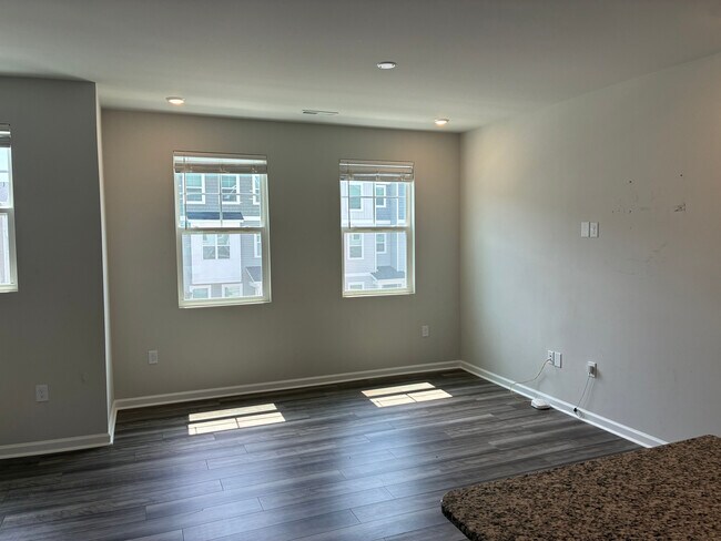 Foto del edificio - Room in Townhome on Sweet Lilac Wy