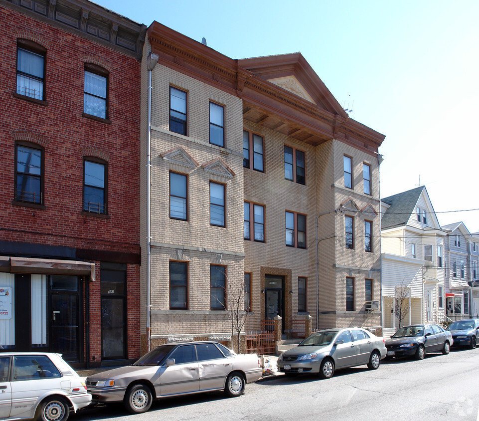 Primary Photo - 193-195 Van Duzer St