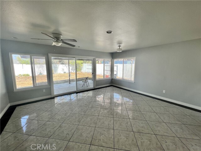 Foto del edificio - 1443 Granada Ave