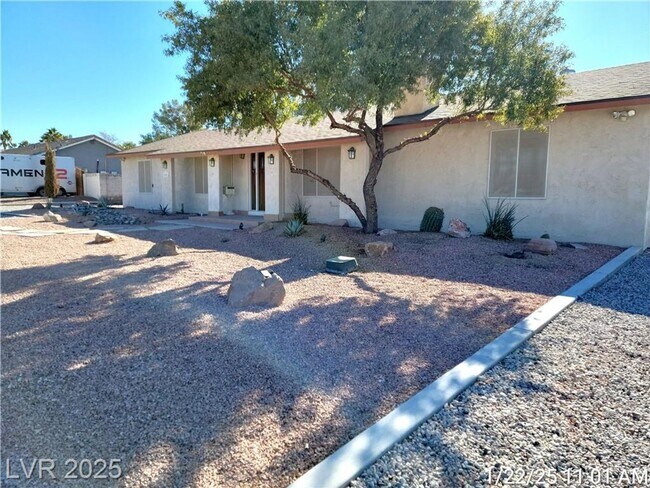 Foto del edificio - RANCH HOME WITH POOL & RV PARKING--NO HOA!!