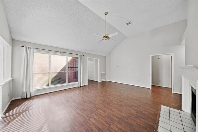 Building Photo - 3909 Beechwood Dr