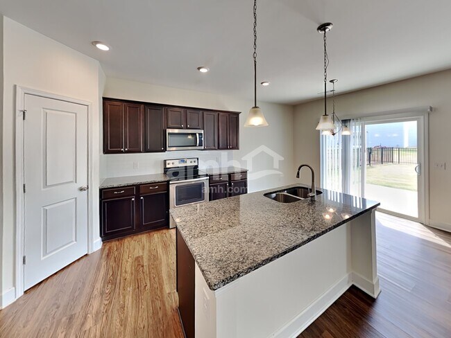 Foto del edificio - 5232 Lake Maxwell Drive